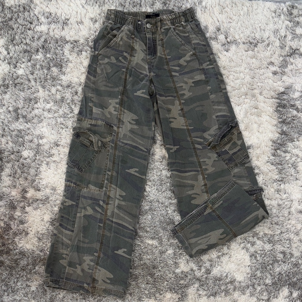 Forever 21 Green Camouflage Pants